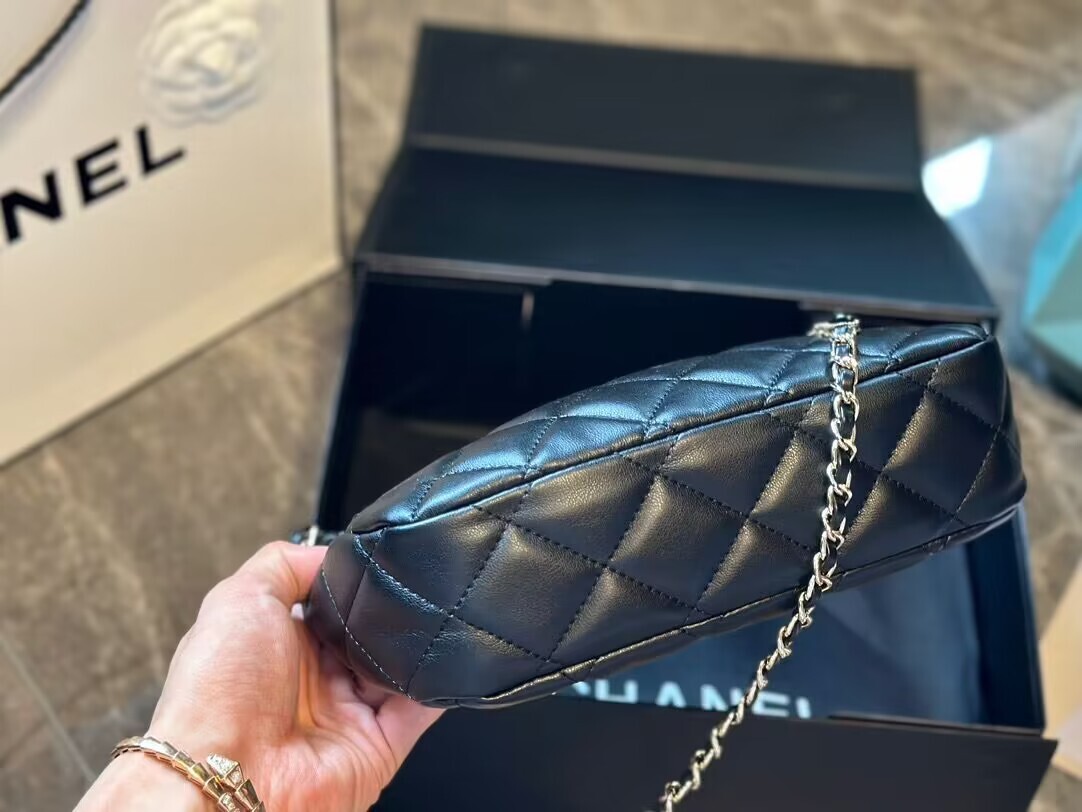 $58-LDN-355 CHA gallery