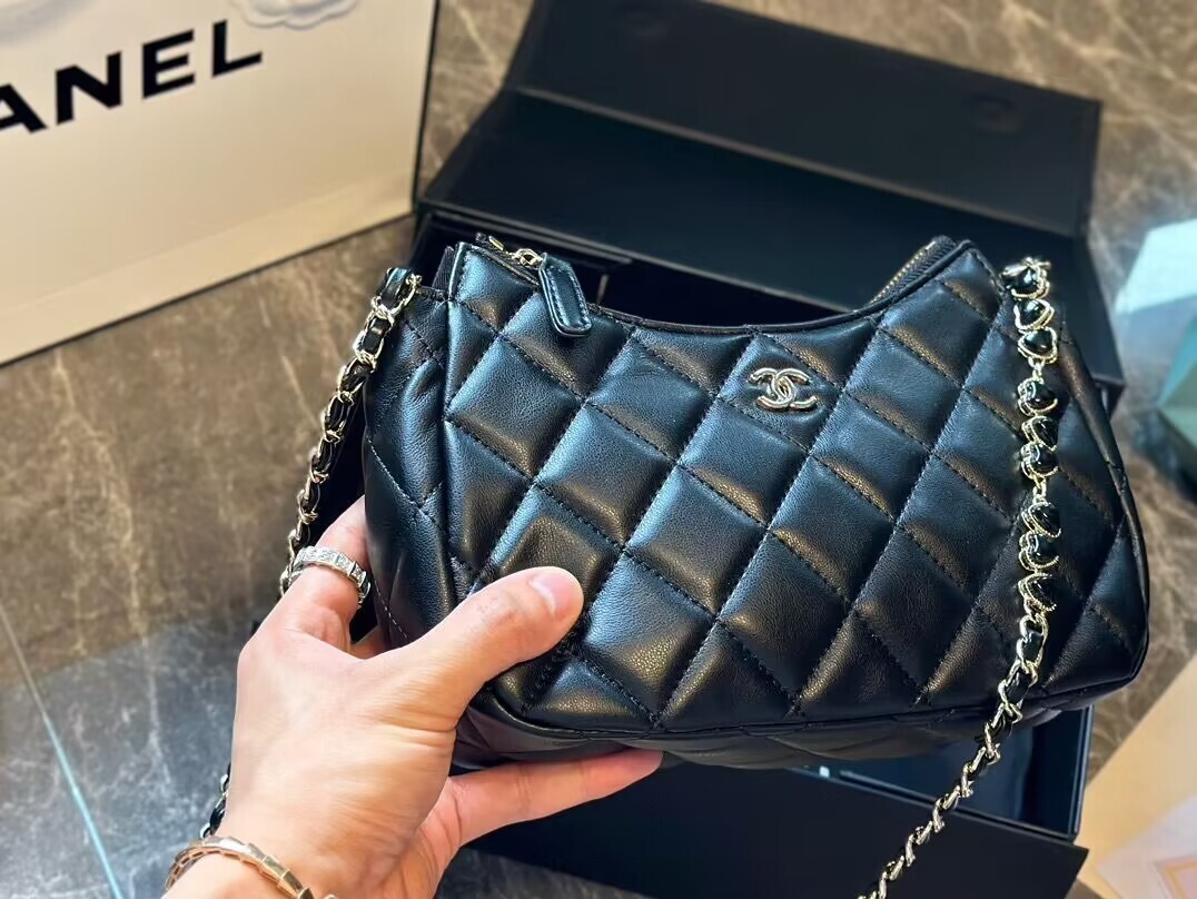 $58-LDN-355 CHA gallery