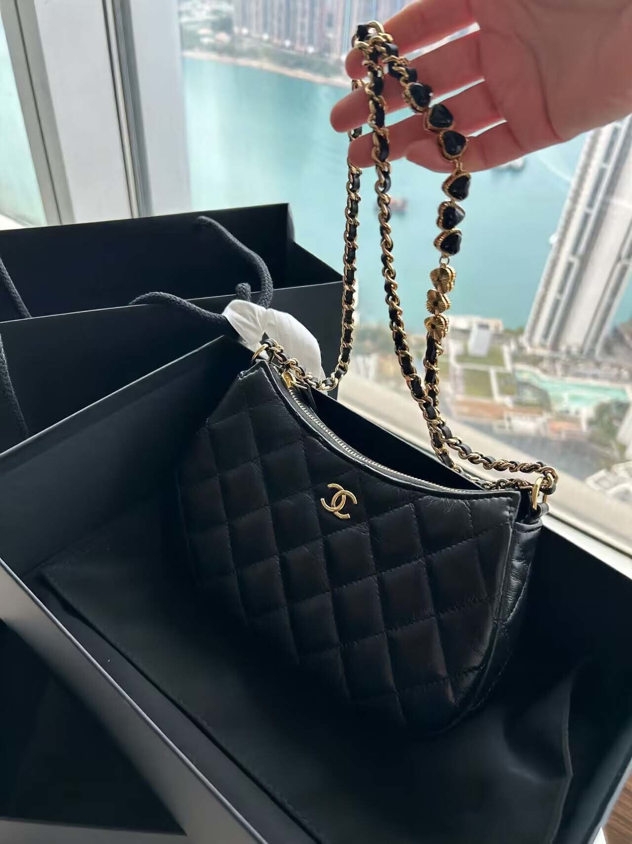 $58-LDN-355 CHA gallery