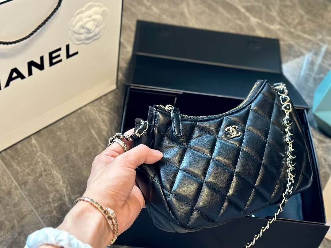 $58-LDN-355 CHA gallery