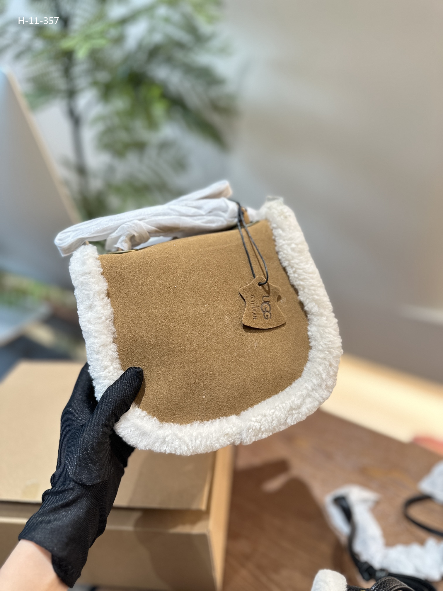 $58-LDN-681 UGG gallery