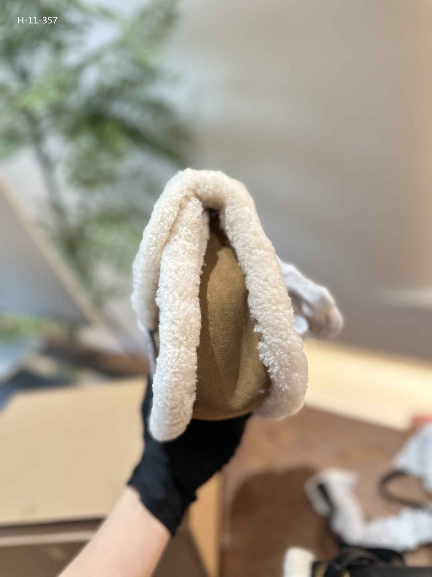 $58-LDN-681 UGG gallery