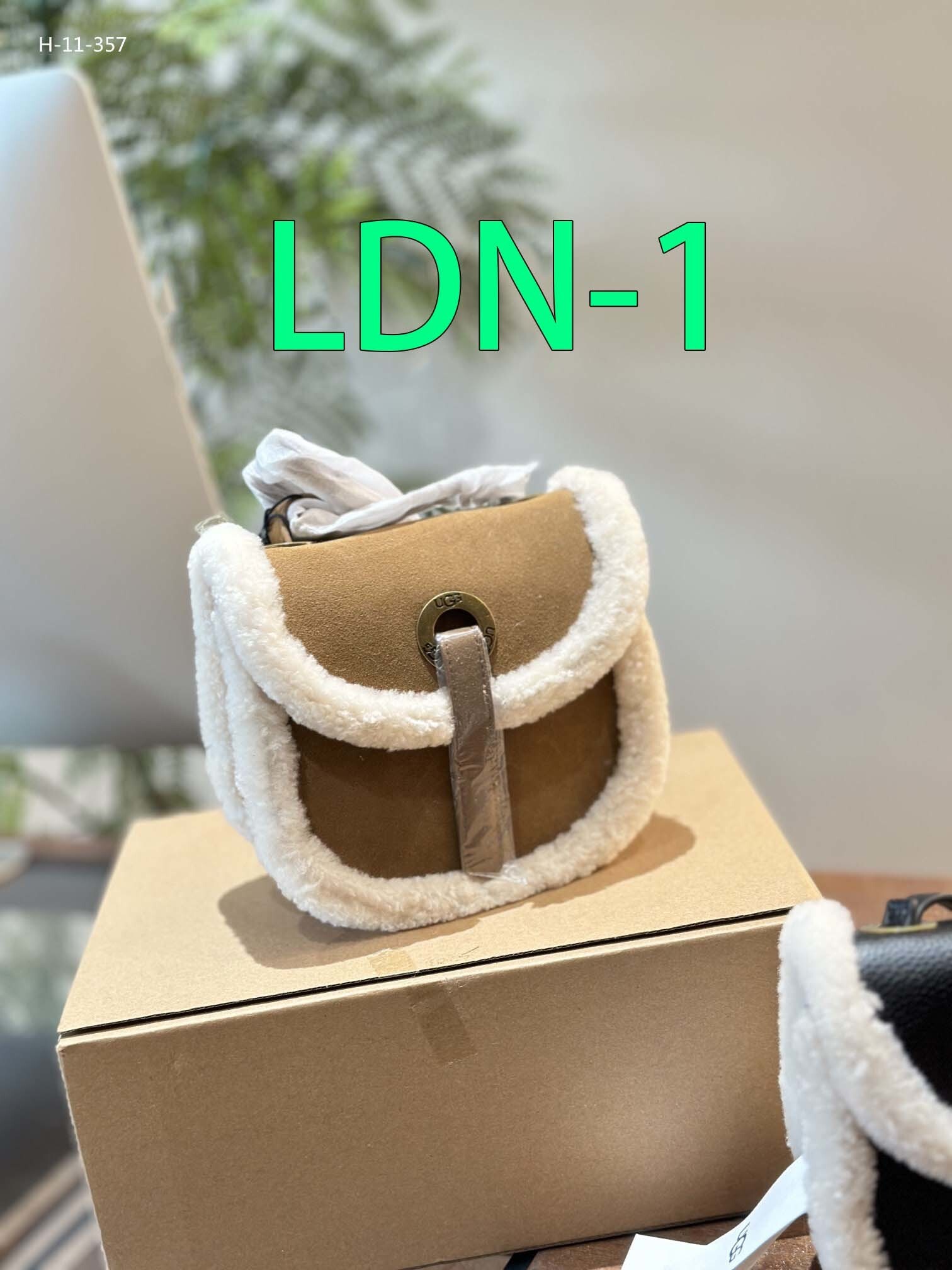 $58-LDN-681 UGG gallery