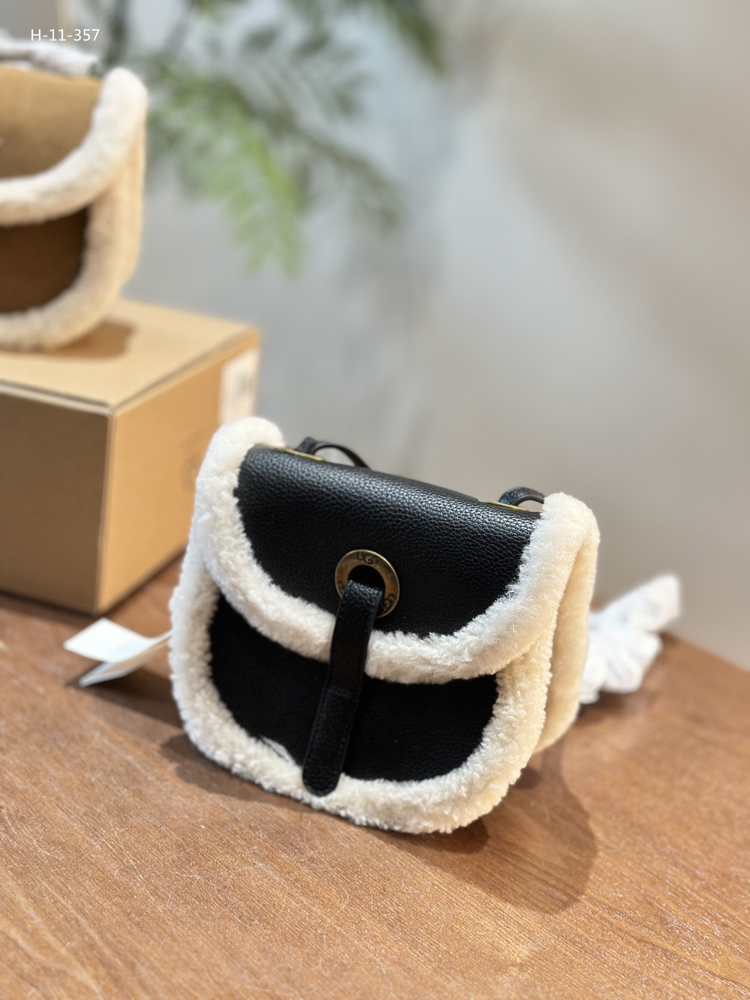 $58-LDN-681 UGG gallery