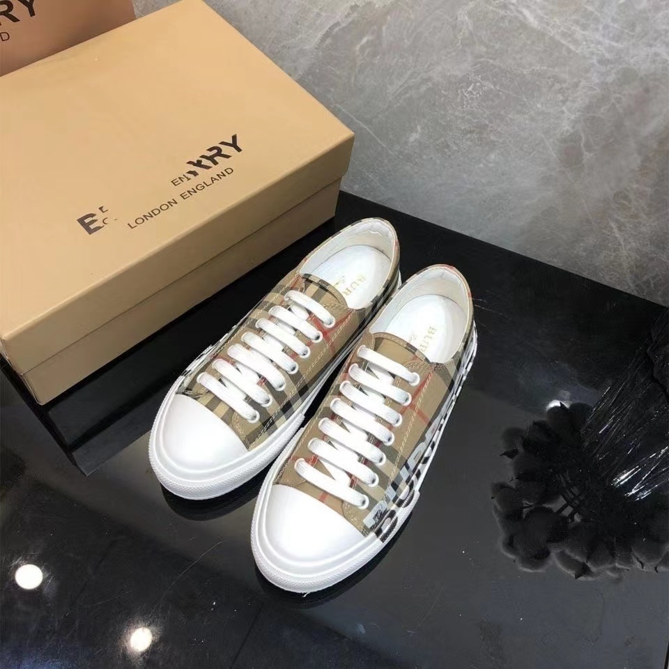 $58-LDN-684 BURBE gallery