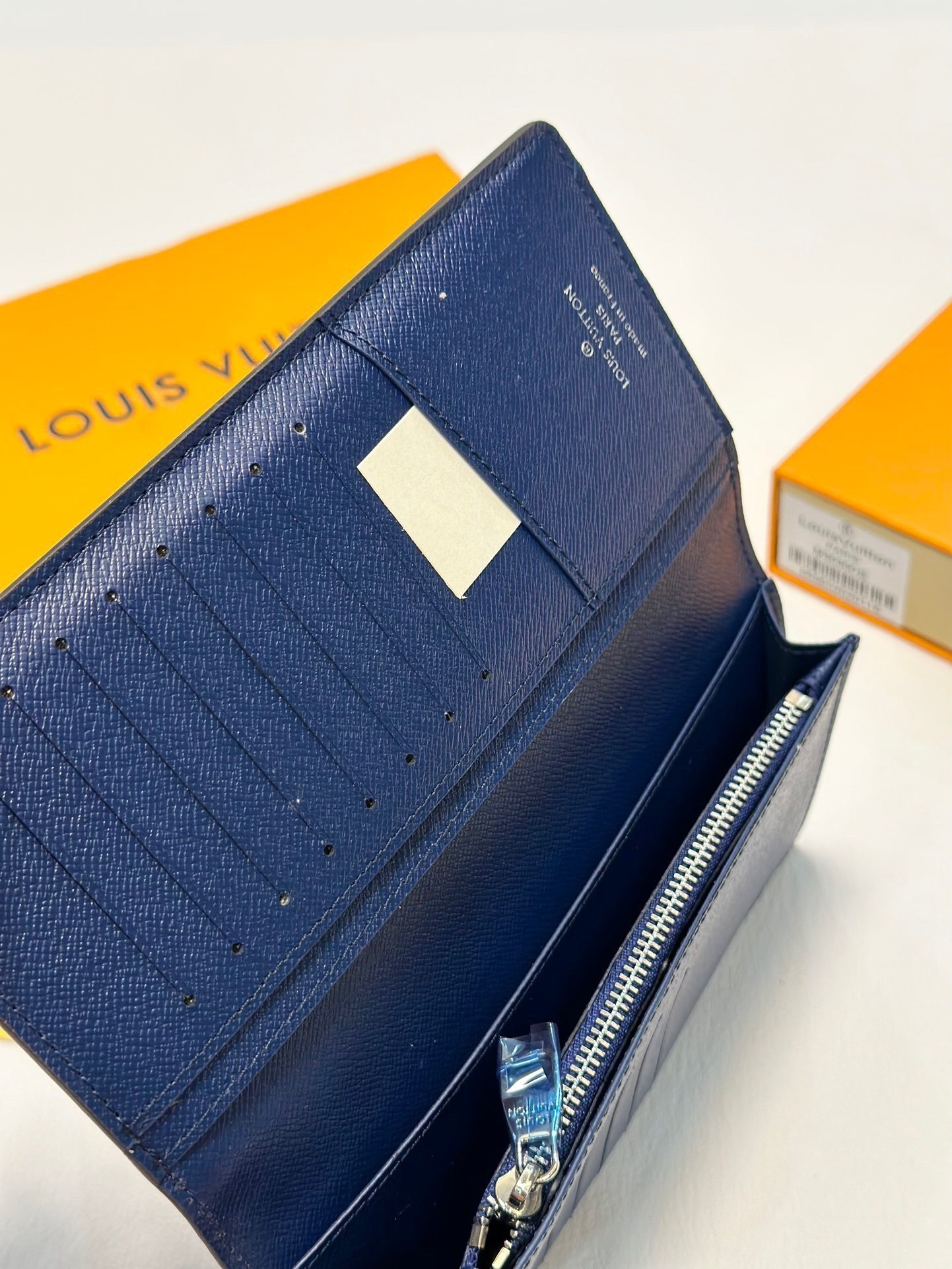 $58-LDN-743 LV gallery