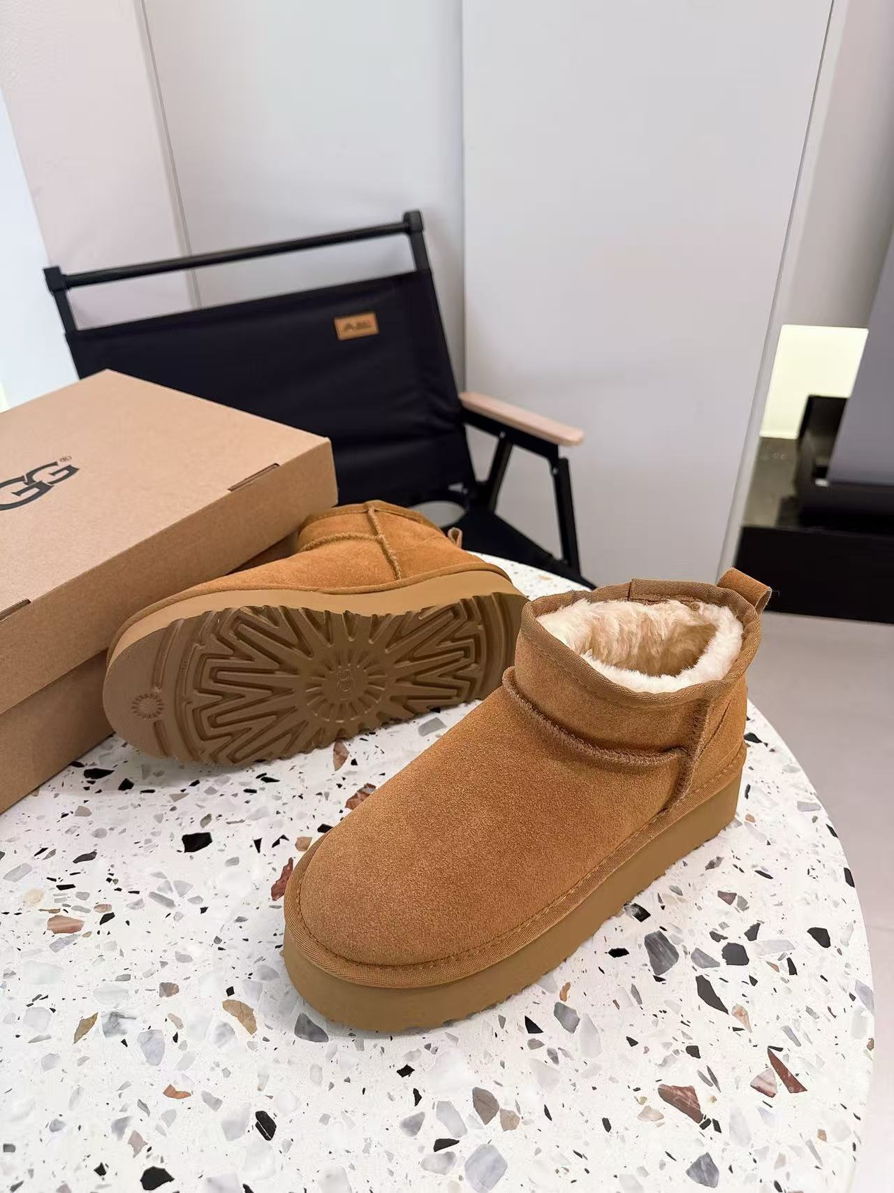 $58.7-LDN-843 UGG gallery