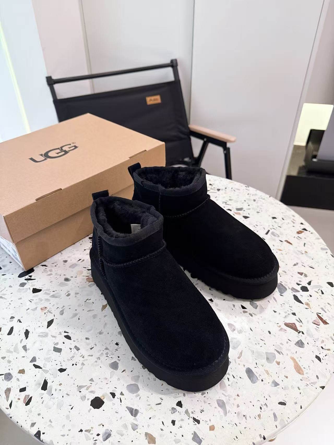 $58.7-LDN-843 UGG gallery