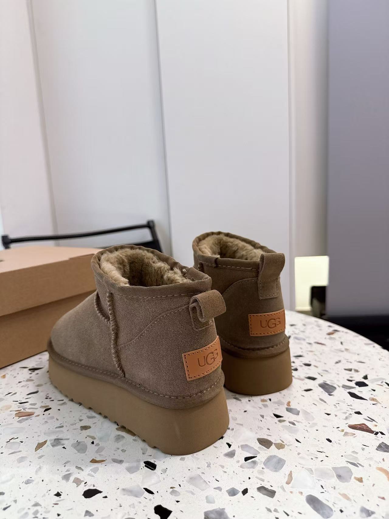 $58.7-LDN-843 UGG gallery