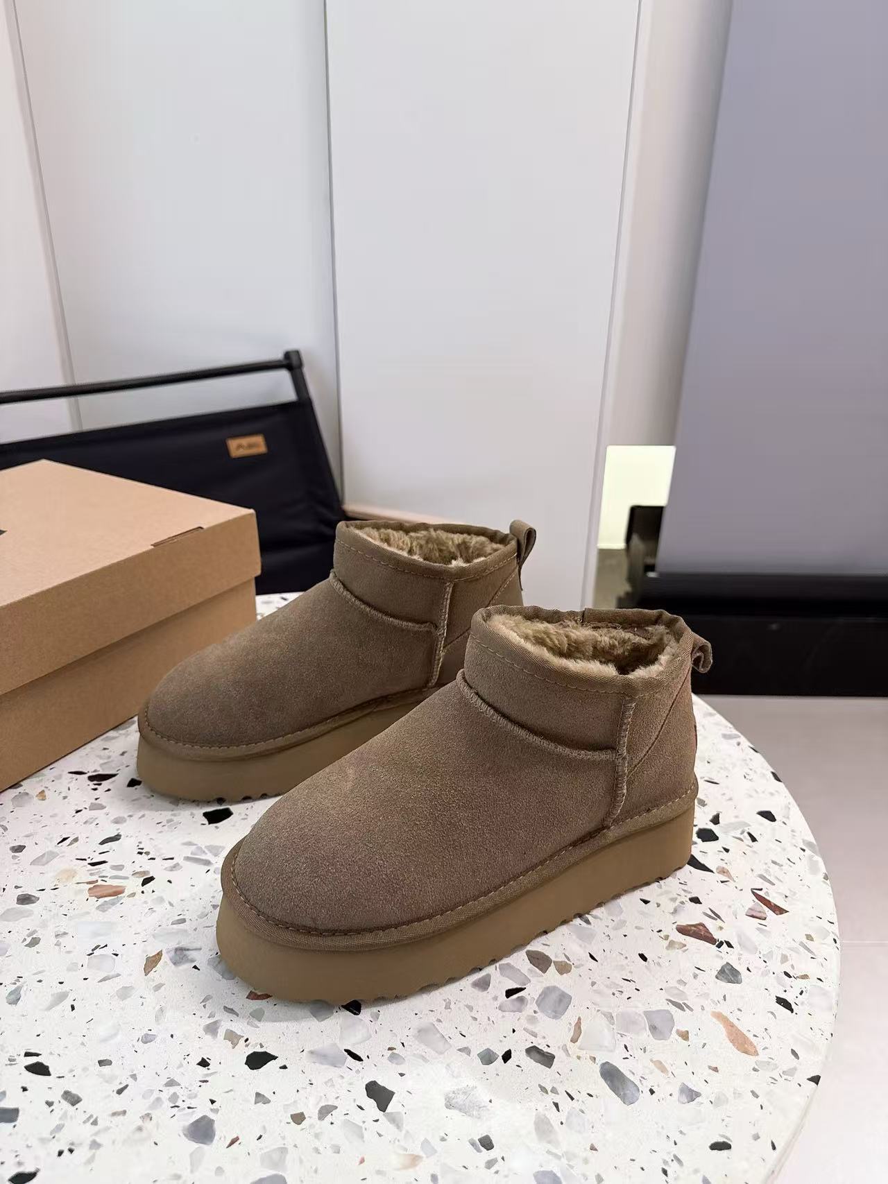 $58.7-LDN-843 UGG gallery