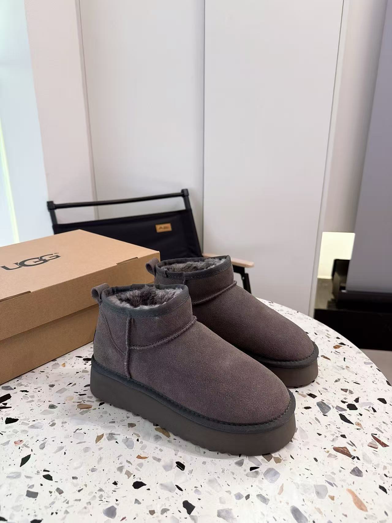 $58.7-LDN-843 UGG gallery