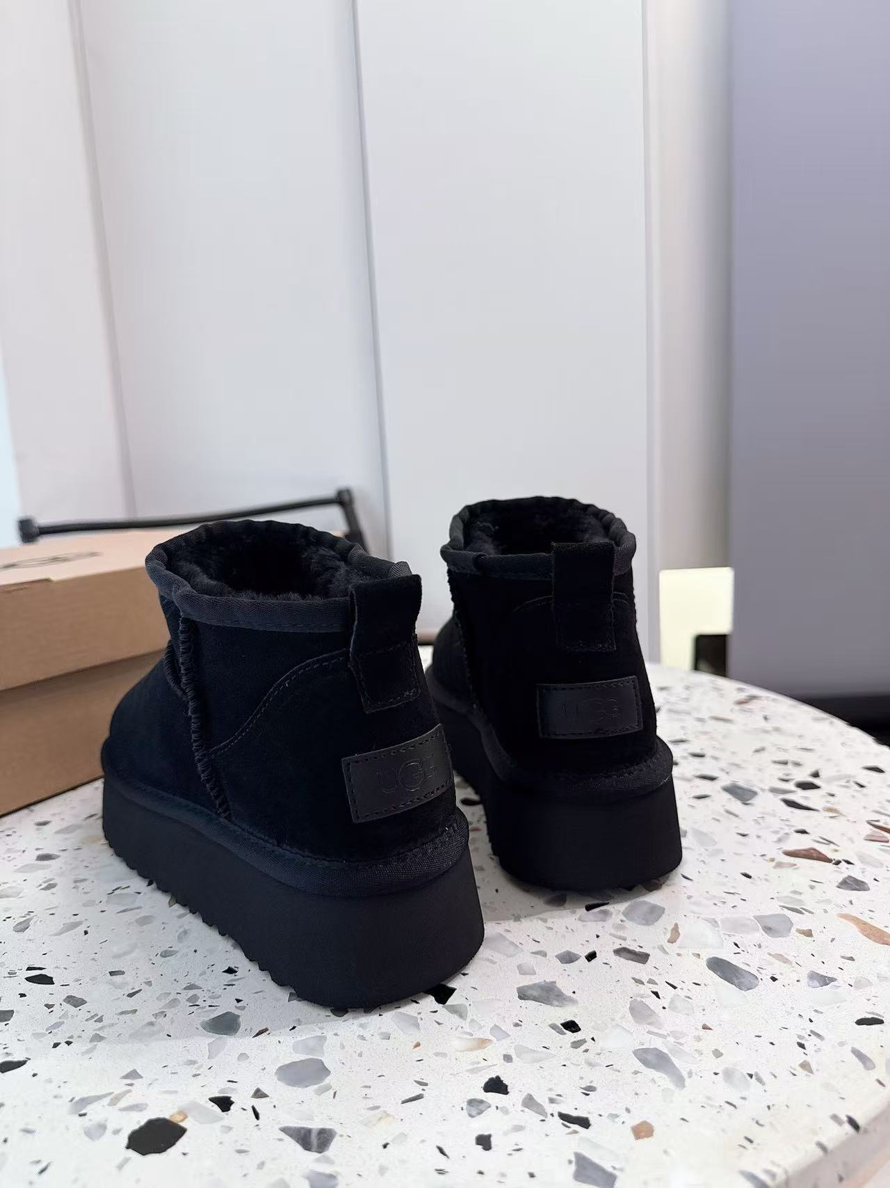 $58.7-LDN-843 UGG gallery