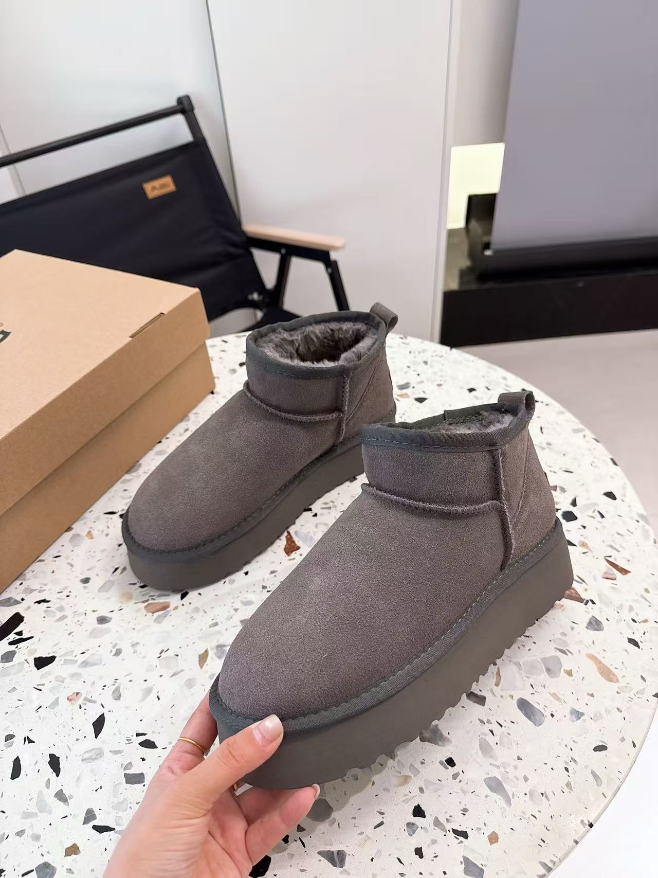 $58.7-LDN-843 UGG gallery