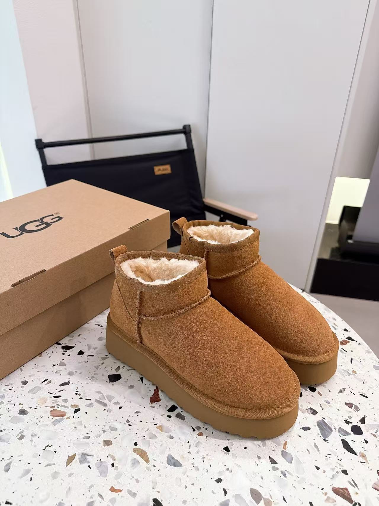 $58.7-LDN-843 UGG gallery