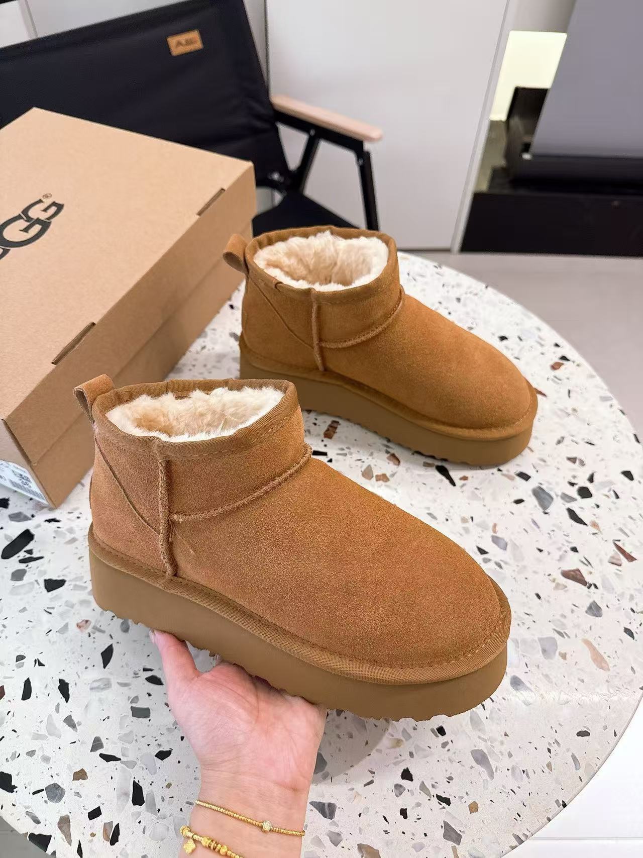 $58.7-LDN-843 UGG gallery