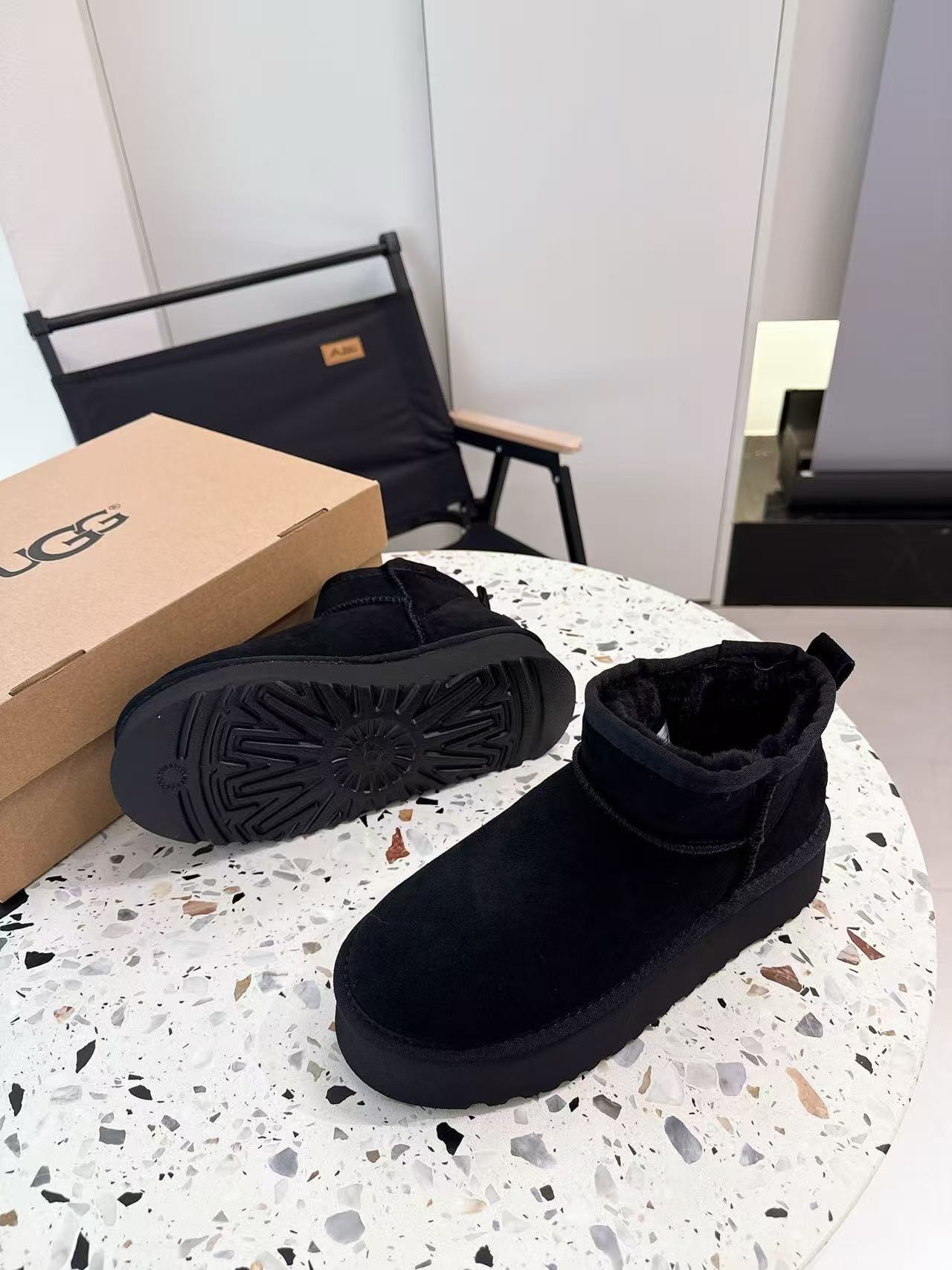 $58.7-LDN-843 UGG gallery