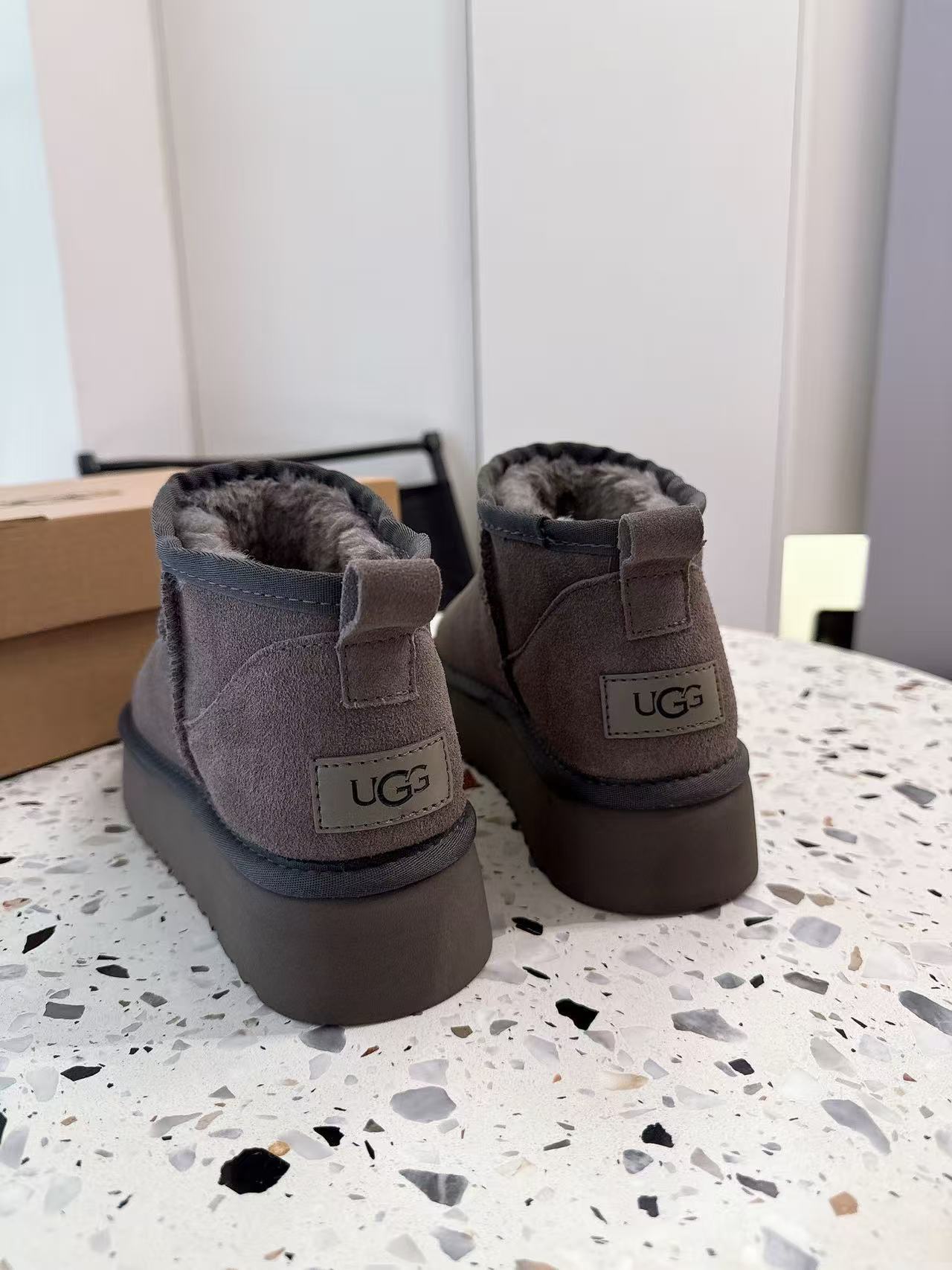 $58.7-LDN-843 UGG gallery