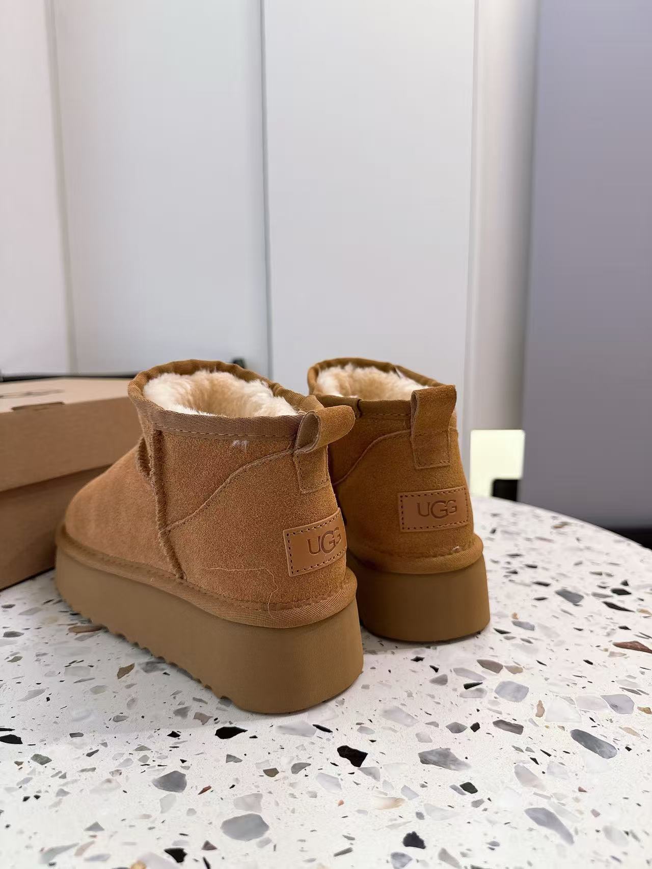 $58.7-LDN-843 UGG gallery