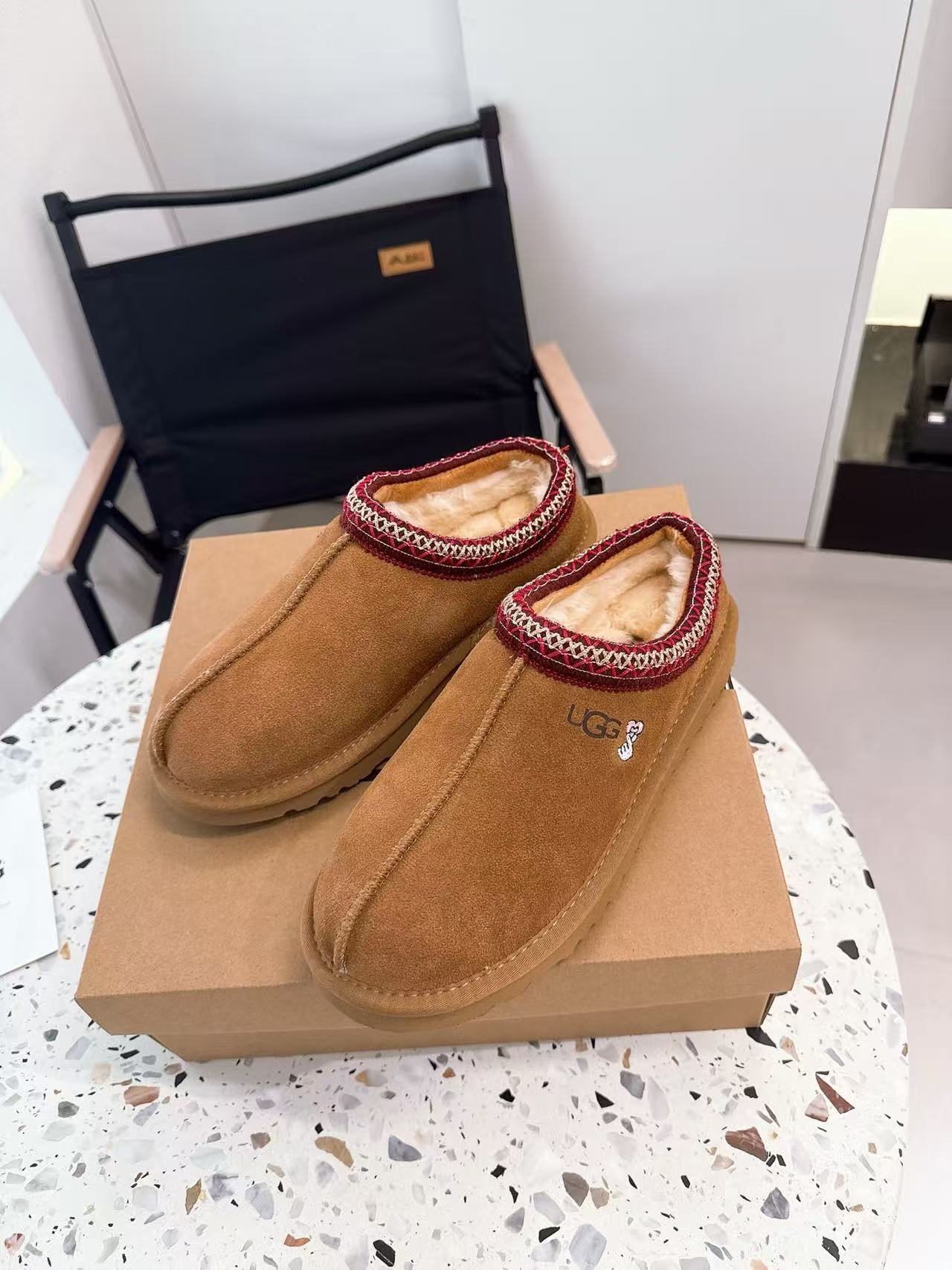 $58.7-LDN-844 UGG gallery