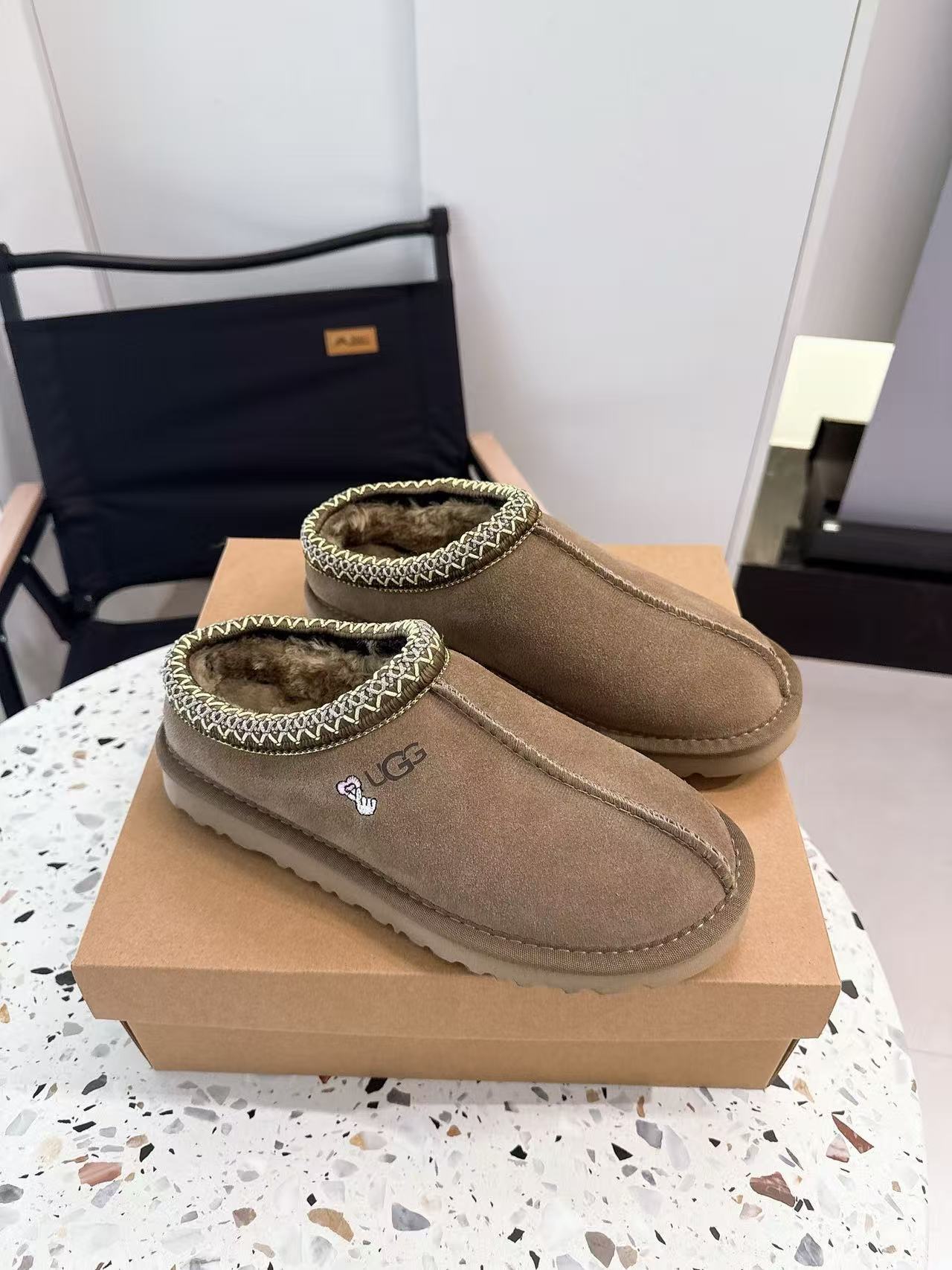 $58.7-LDN-844 UGG gallery