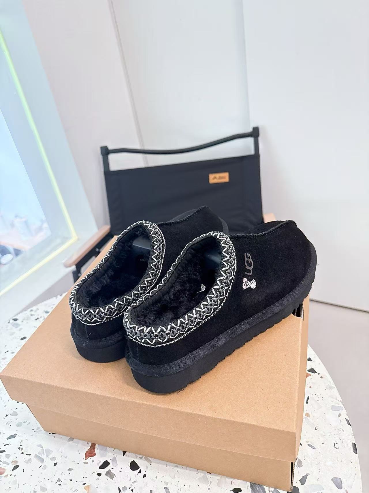 $58.7-LDN-844 UGG gallery