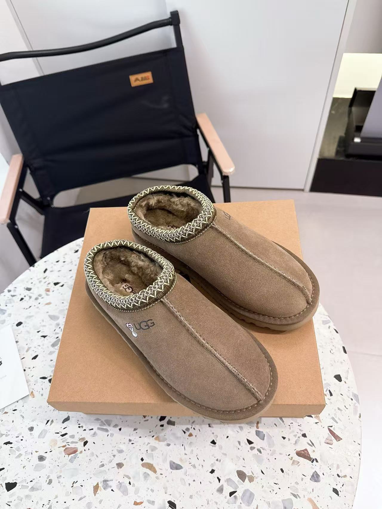 $58.7-LDN-844 UGG gallery