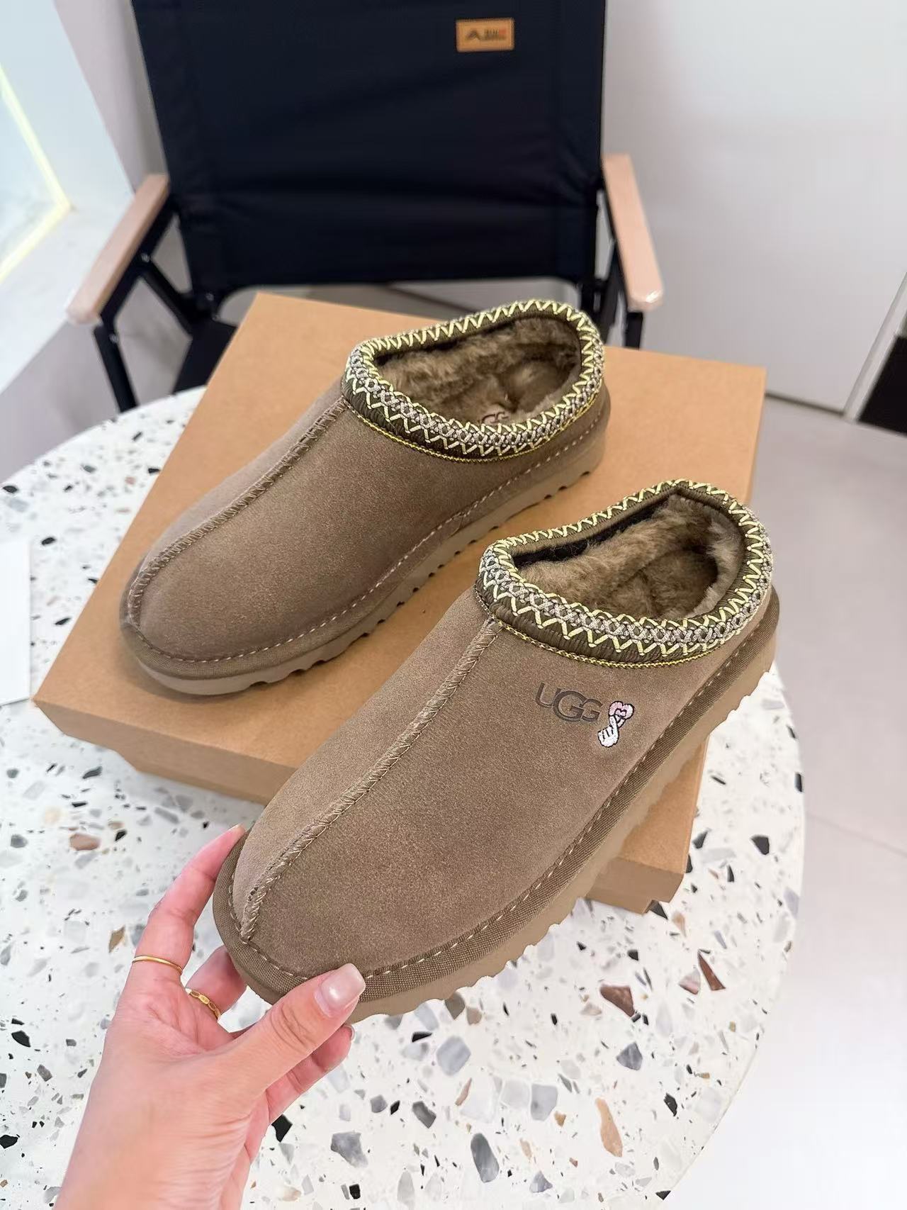 $58.7-LDN-844 UGG gallery