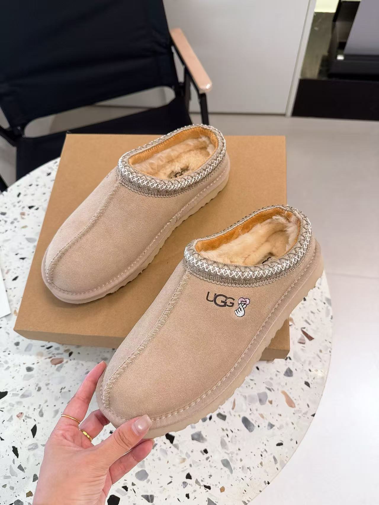 $58.7-LDN-844 UGG gallery