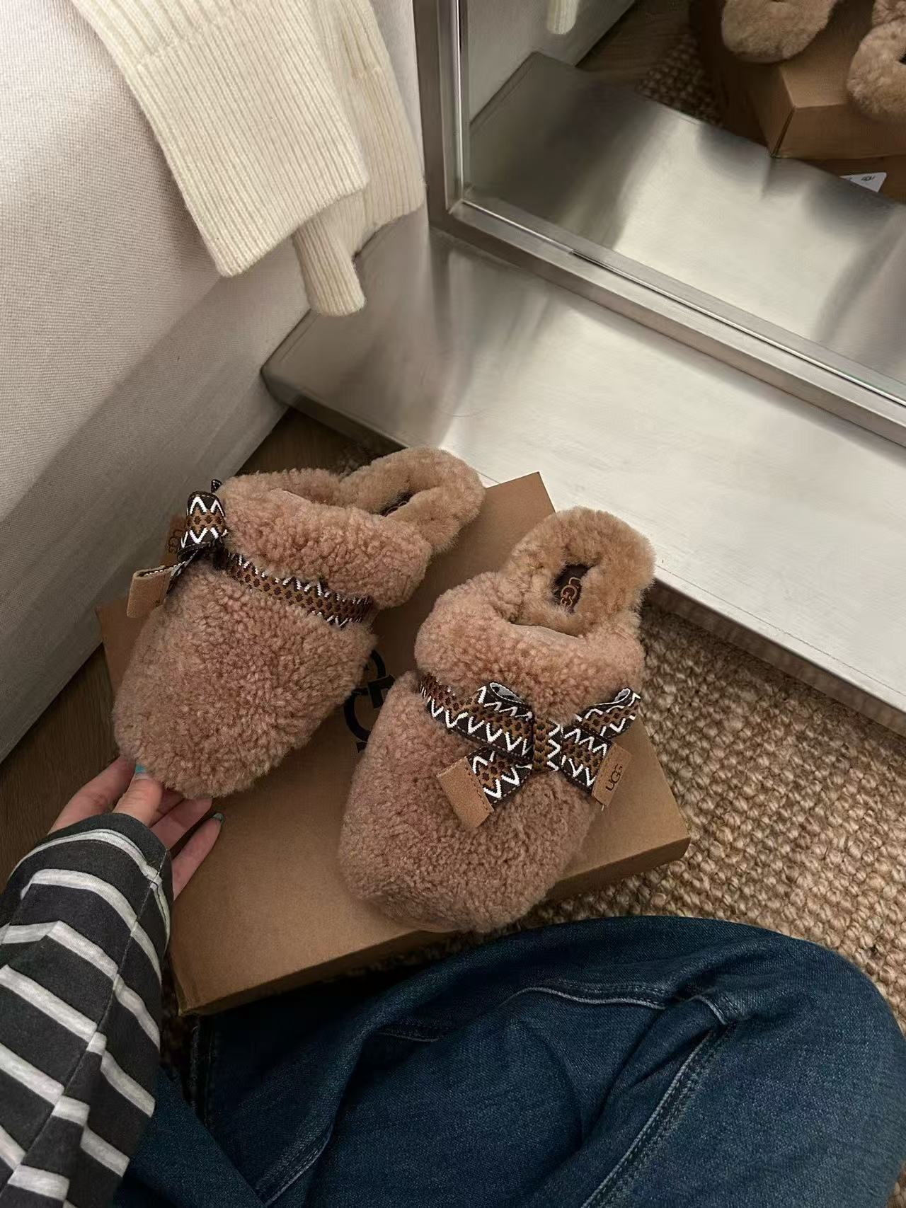 $58.7-LDN-845 UGG gallery