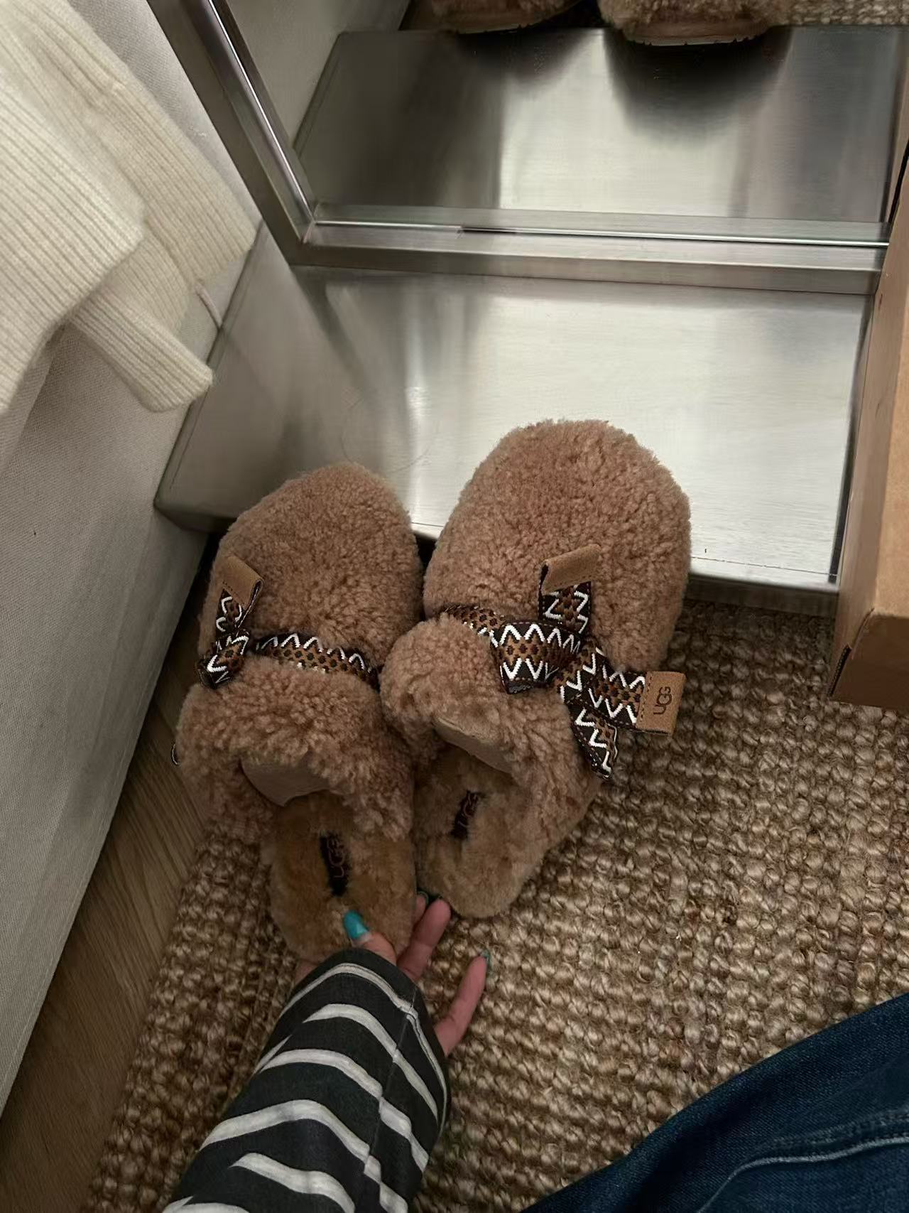 $58.7-LDN-845 UGG gallery