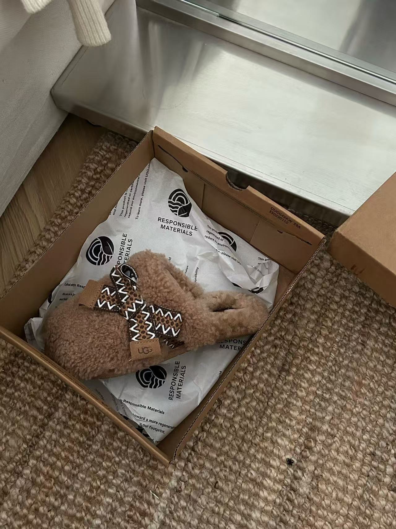 $58.7-LDN-845 UGG gallery