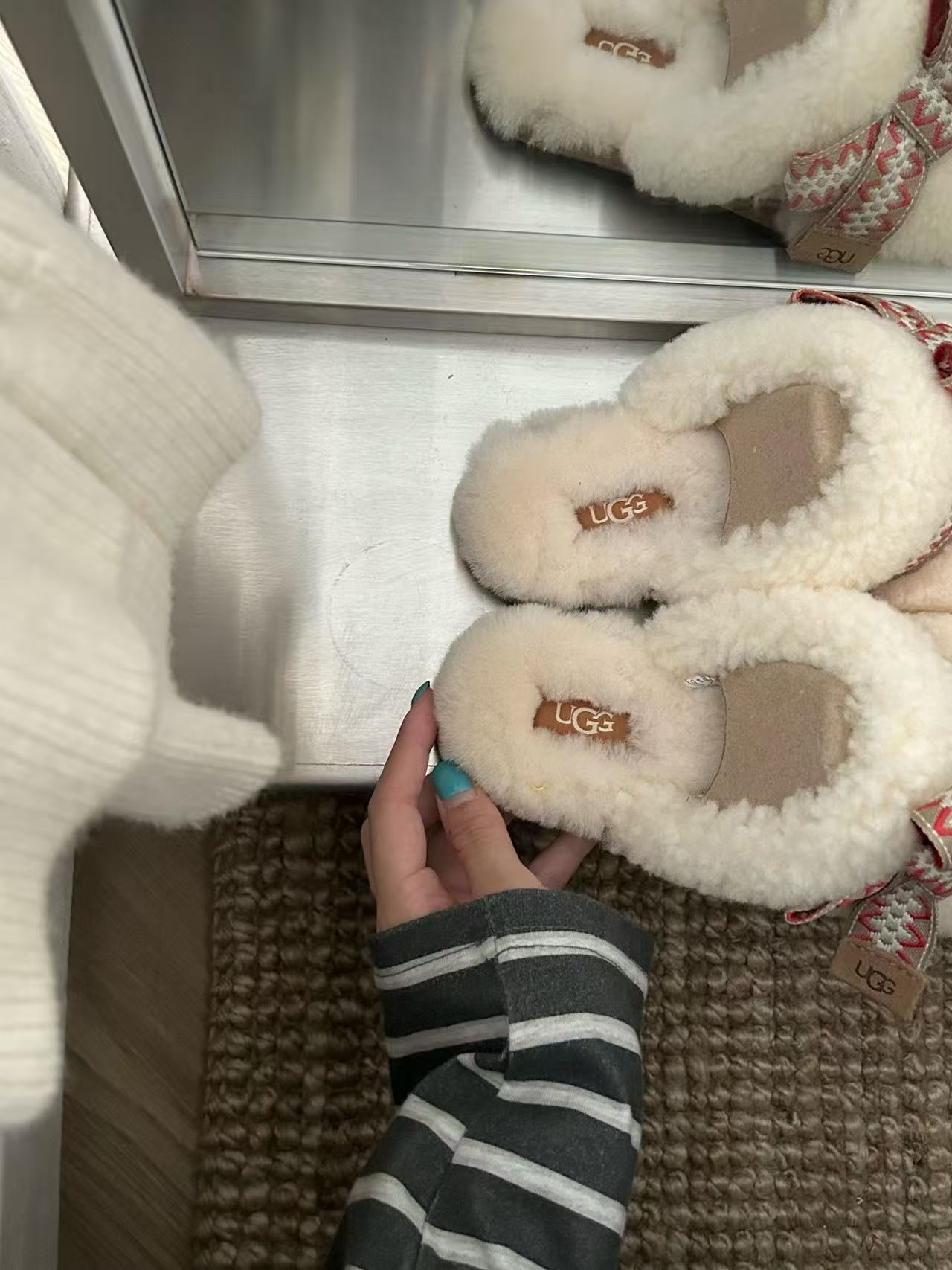 $58.7-LDN-845 UGG gallery