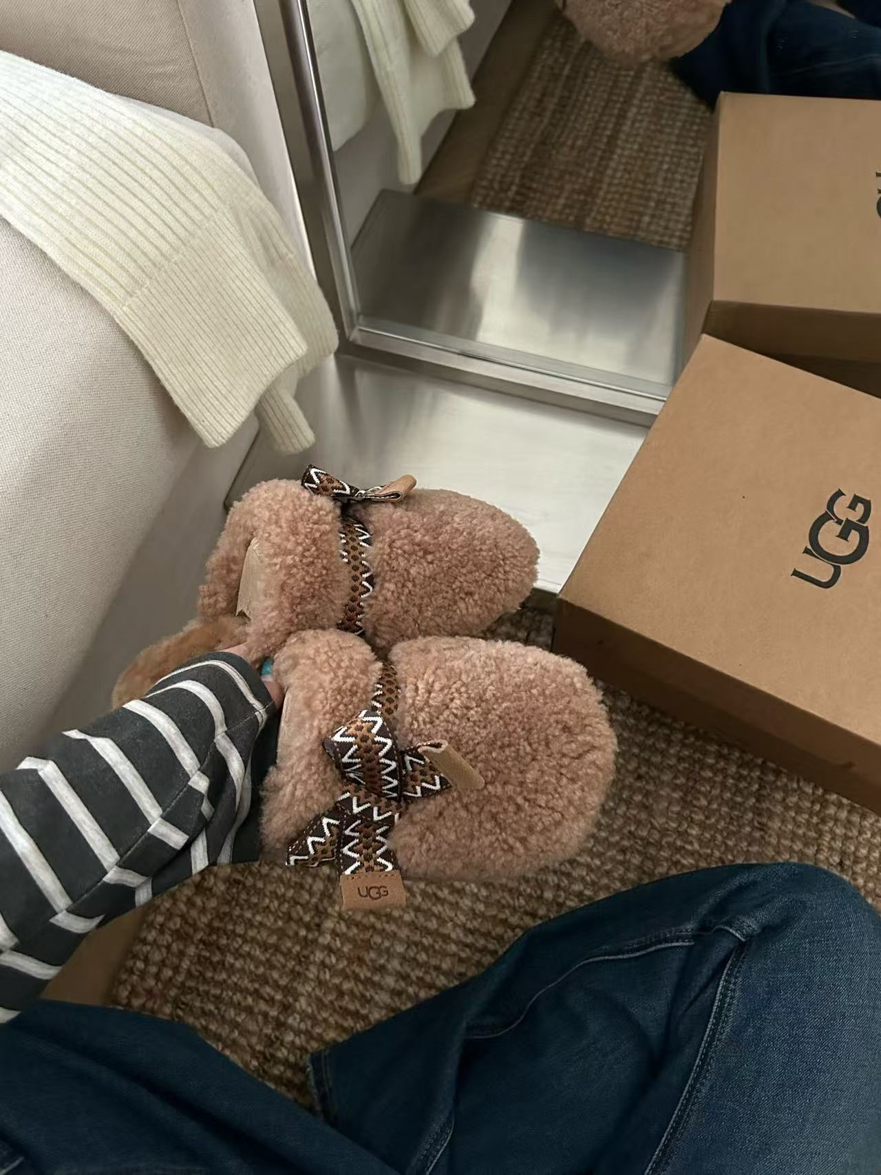 $58.7-LDN-845 UGG gallery