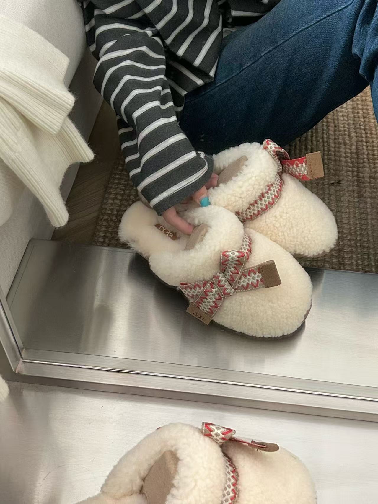 $58.7-LDN-845 UGG gallery