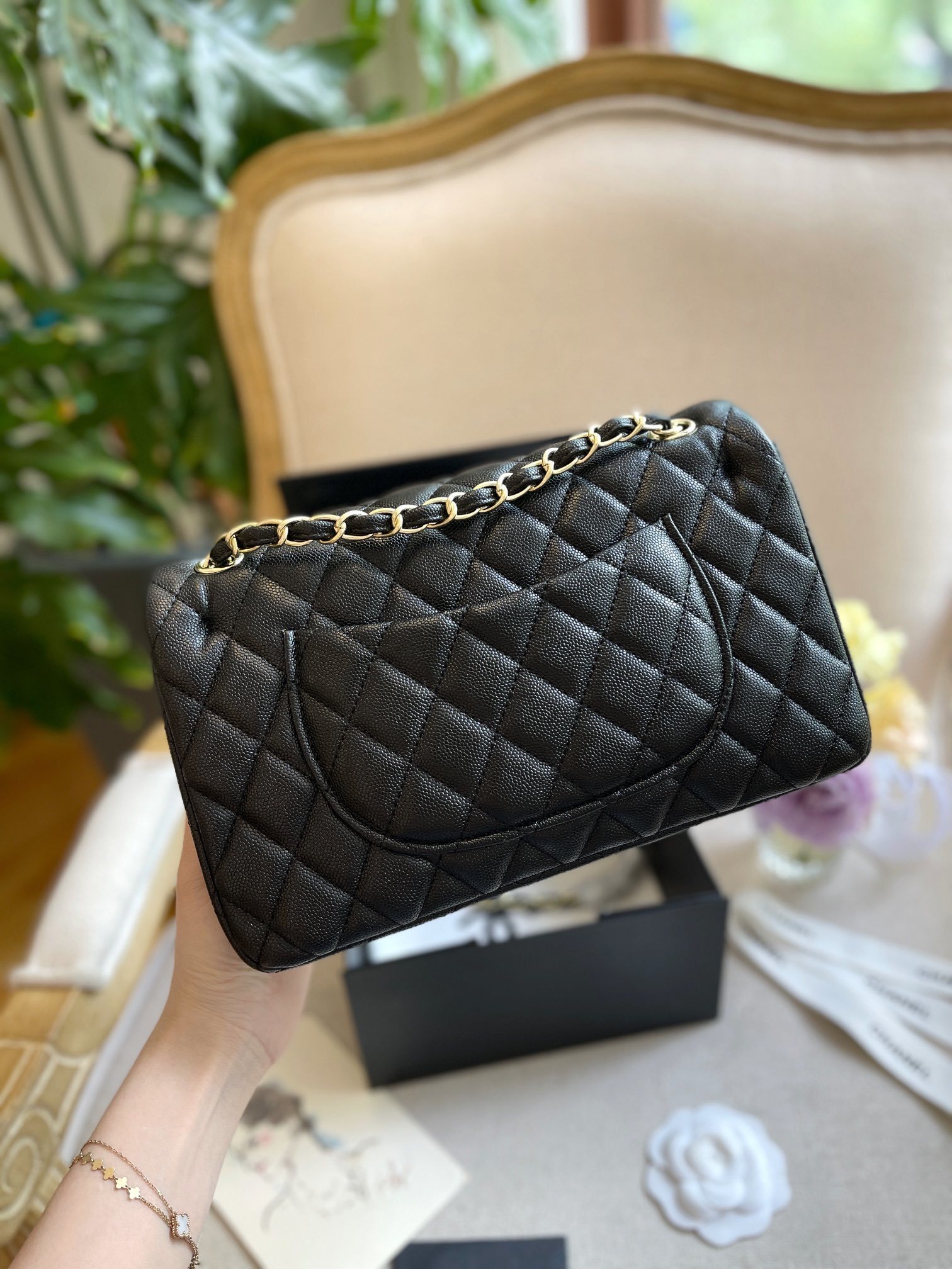 $59-LDN-341 CHA gallery