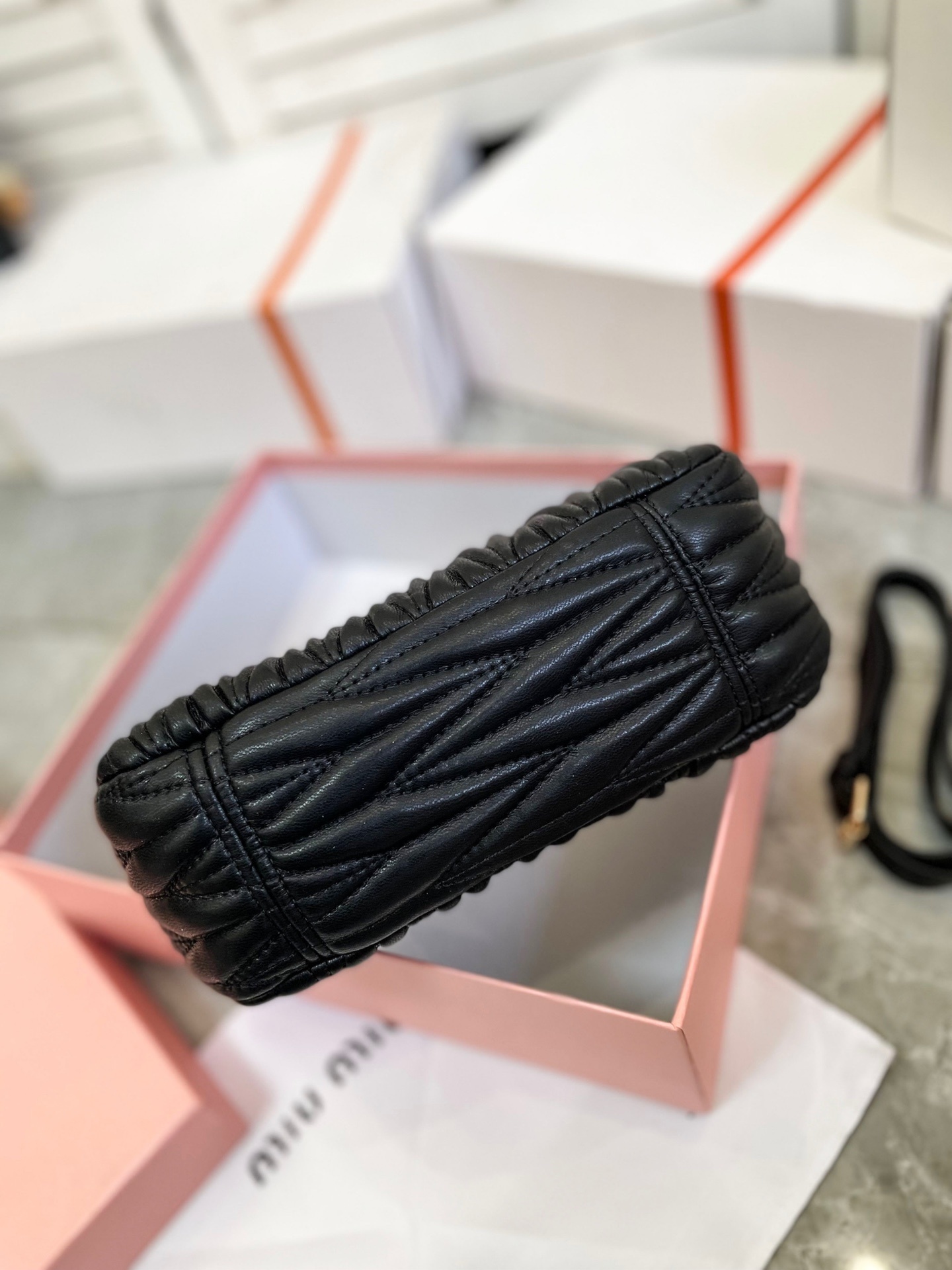 $59-LDN-532 MIU gallery