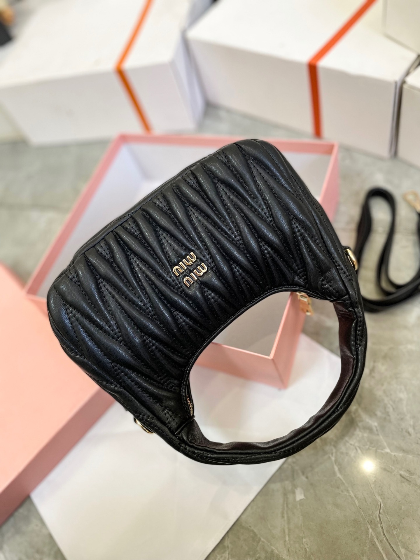 $59-LDN-532 MIU gallery