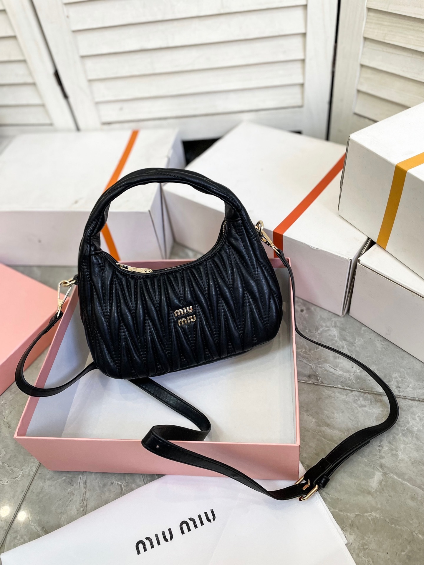 $59-LDN-532 MIU gallery