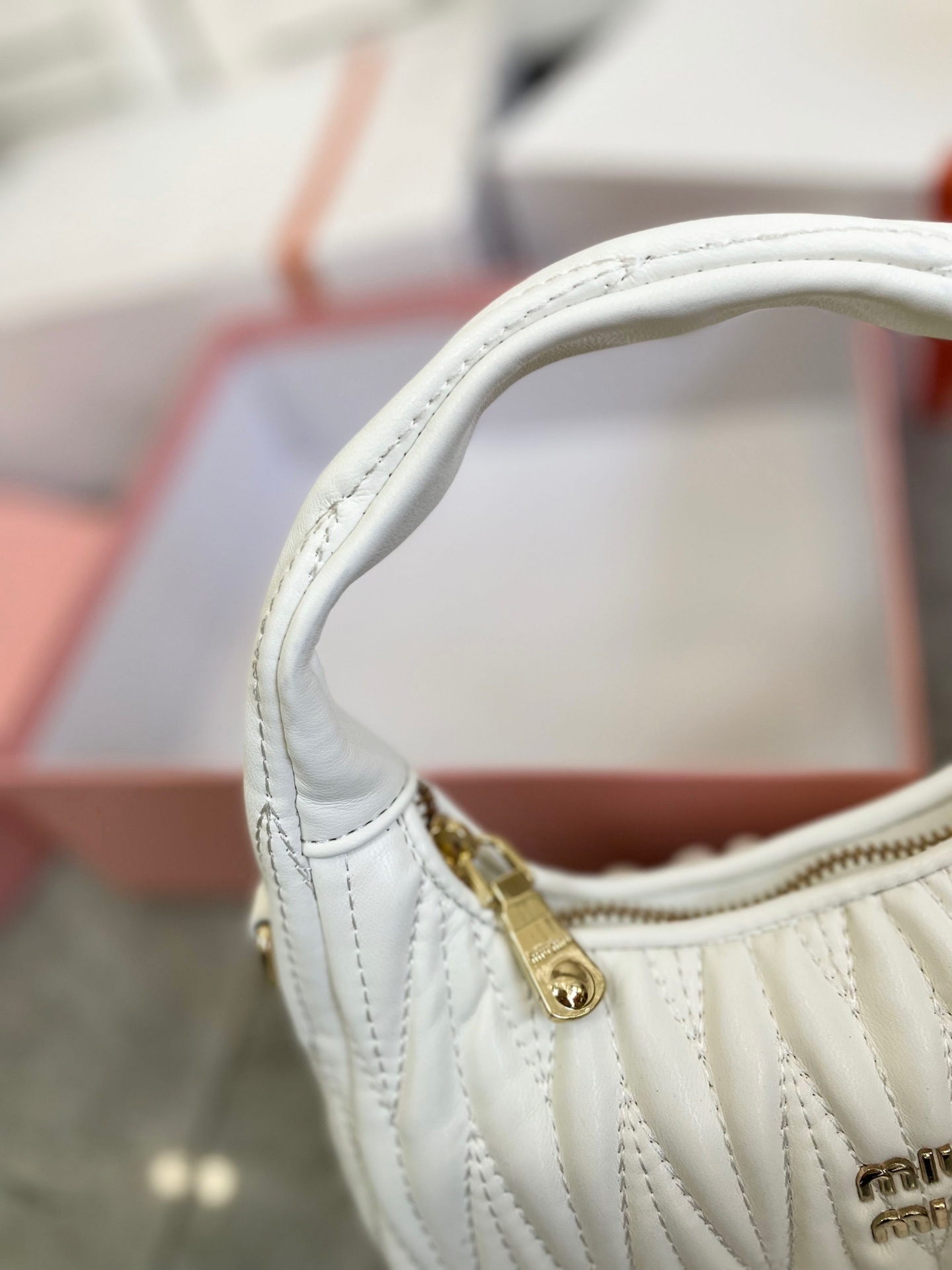 $59-LDN-532 MIU gallery