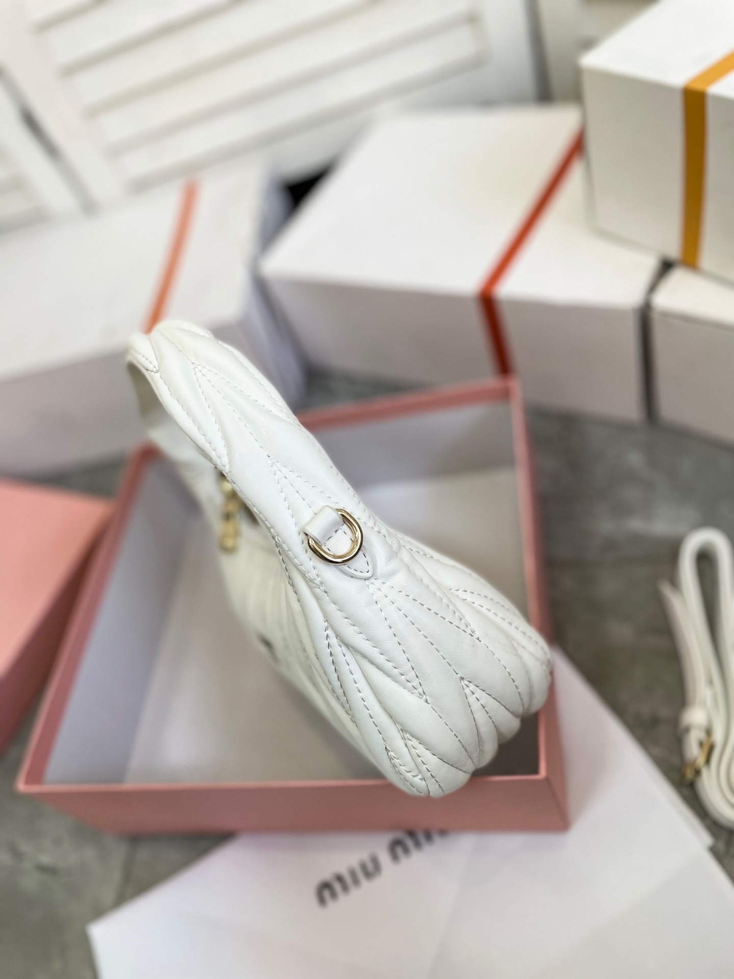 $59-LDN-532 MIU gallery