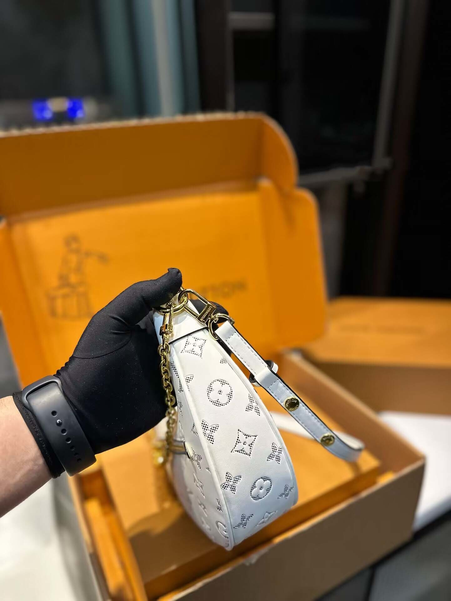 $60-LDN-328 LV gallery