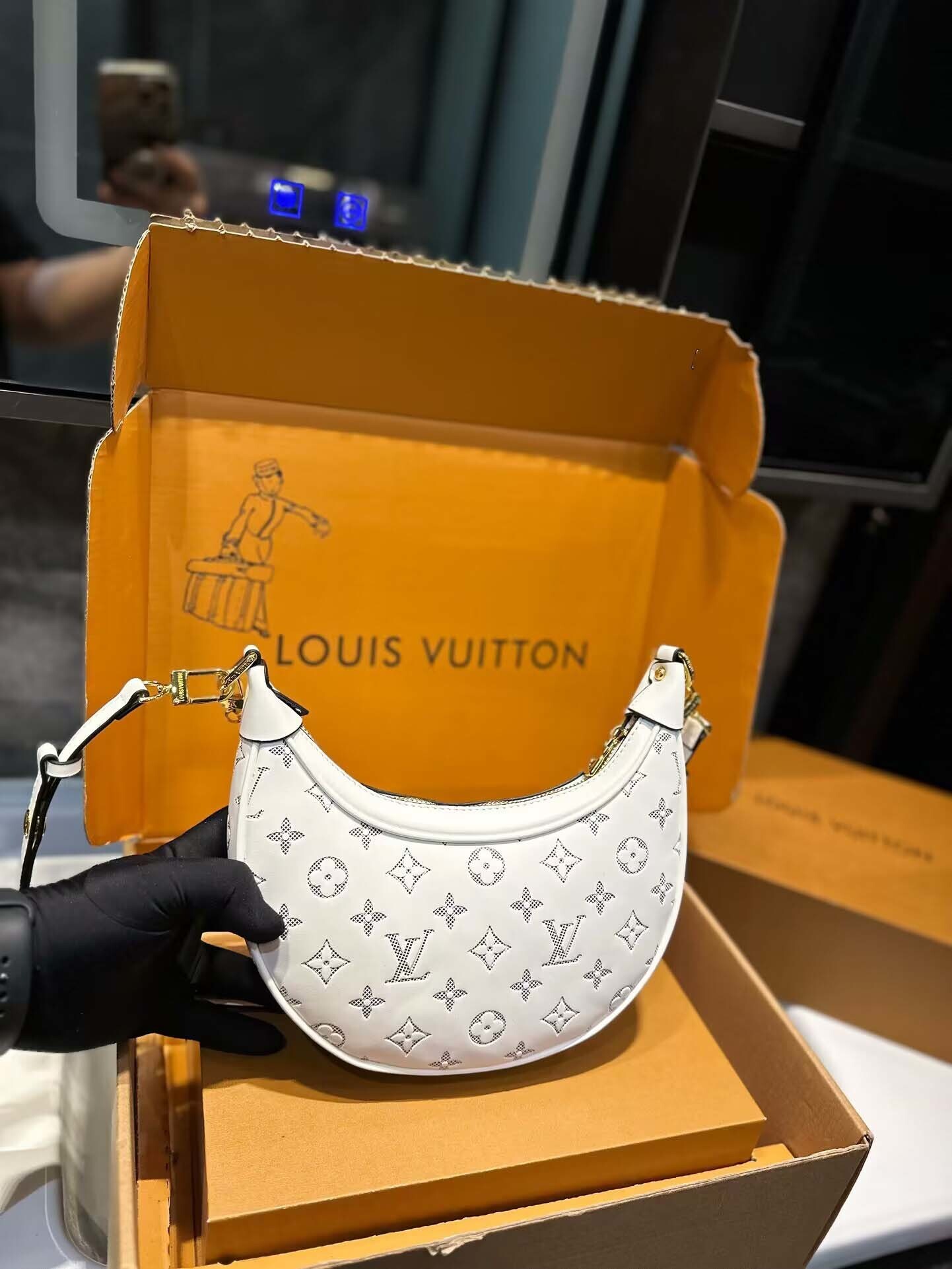 $60-LDN-328 LV gallery