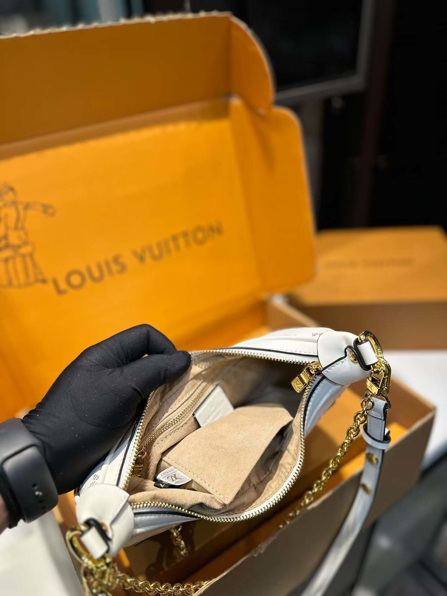 $60-LDN-328 LV gallery