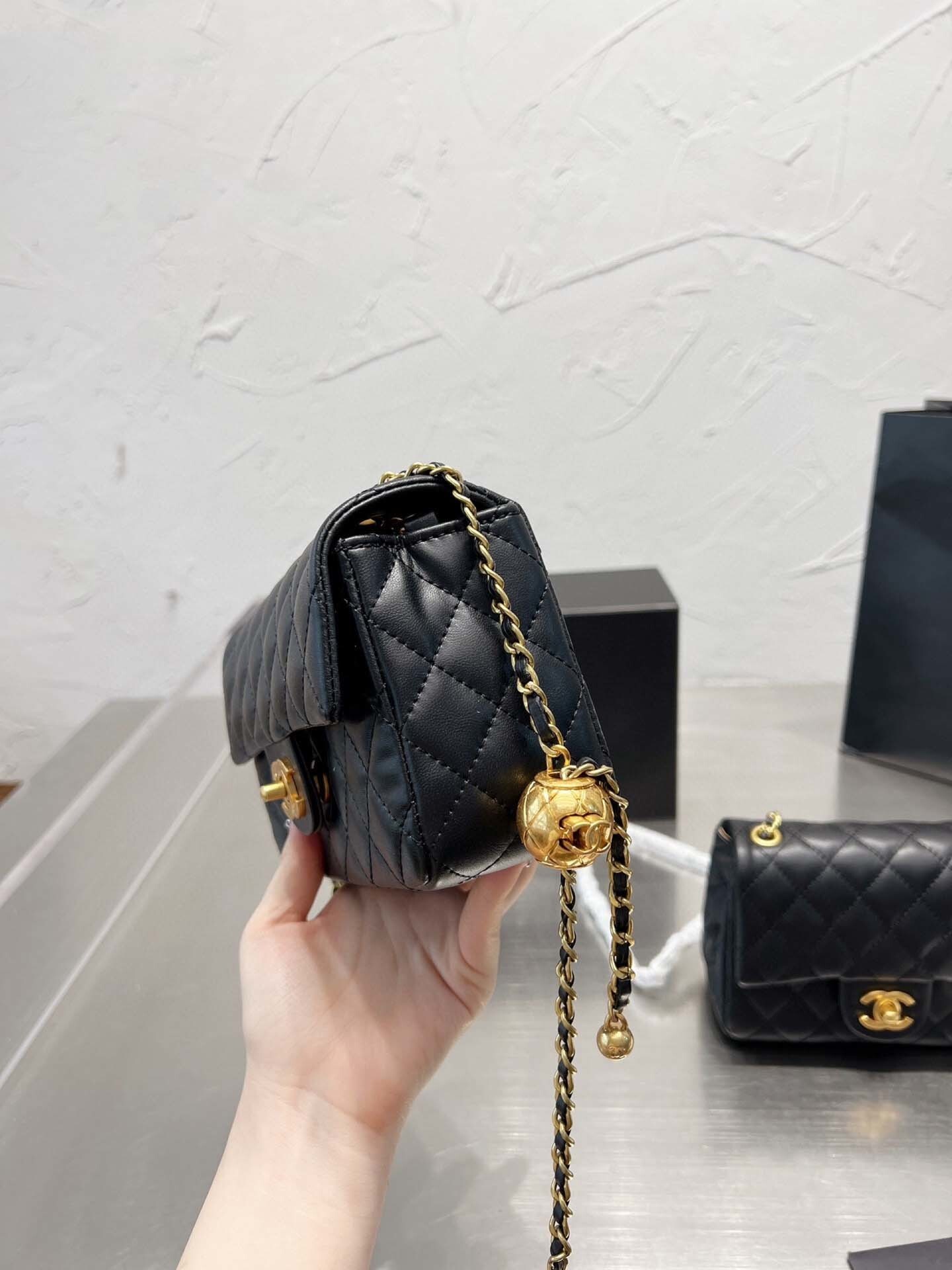 $60-LDN-354 CHA gallery