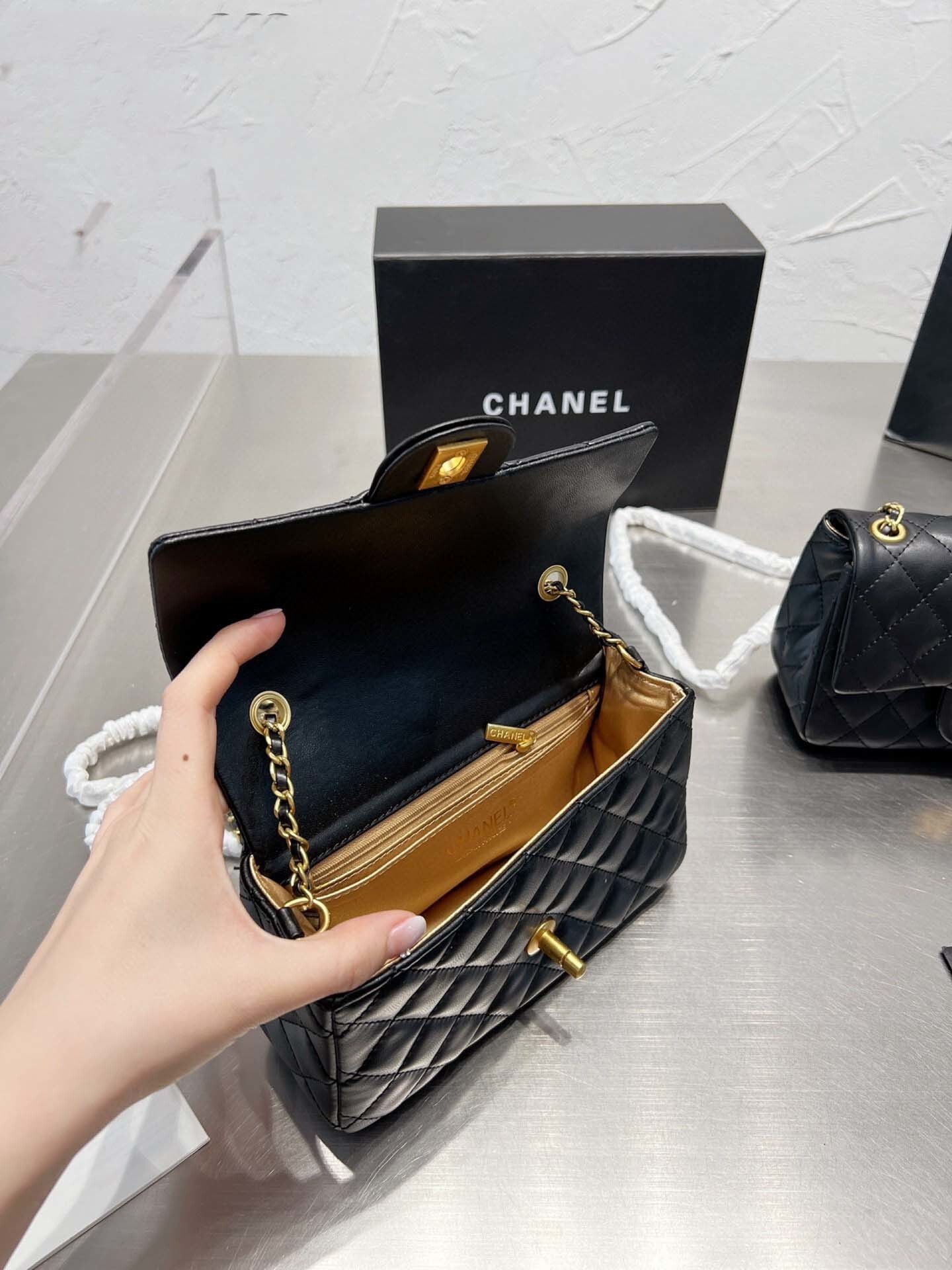 $60-LDN-354 CHA gallery