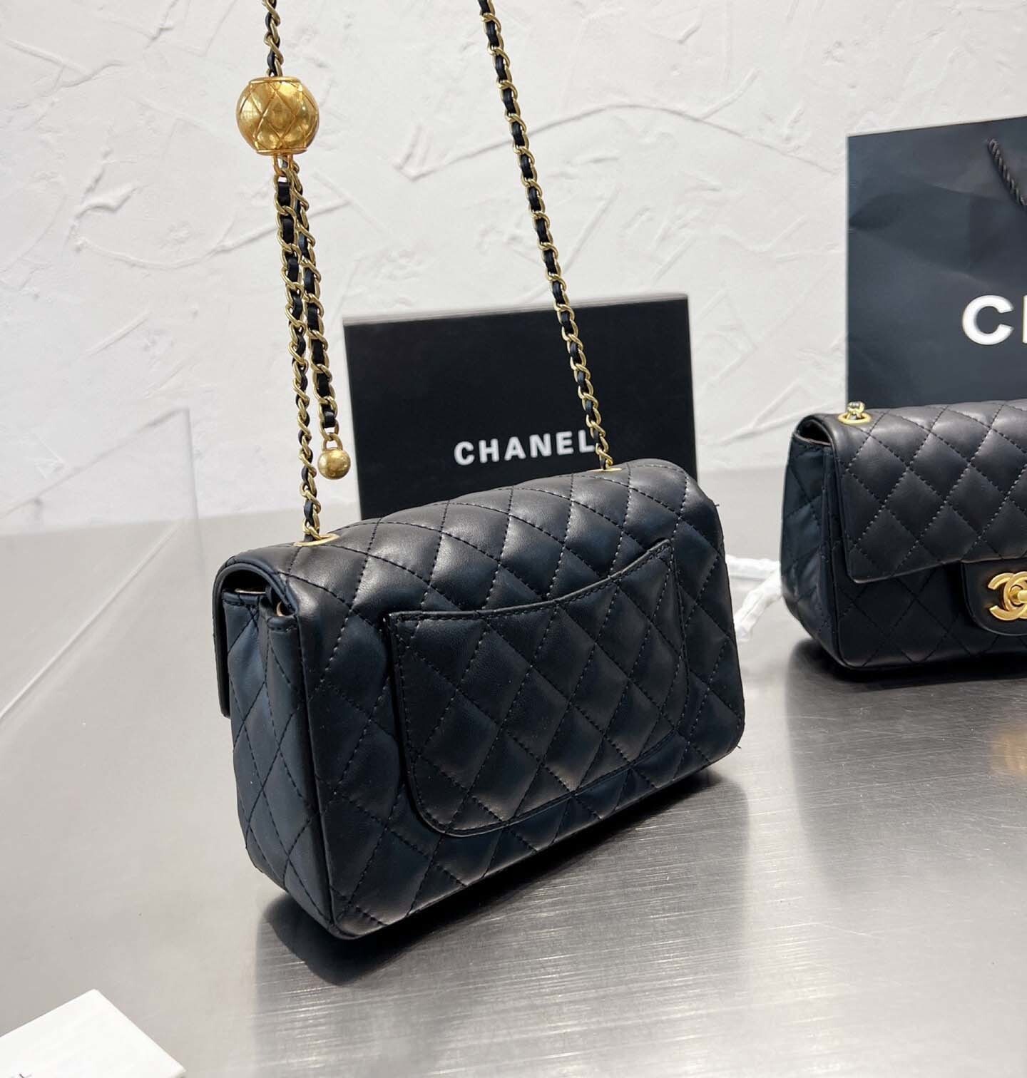 $60-LDN-354 CHA gallery