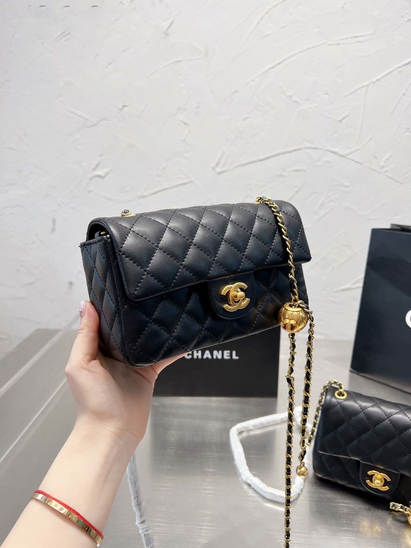 $60-LDN-354 CHA gallery