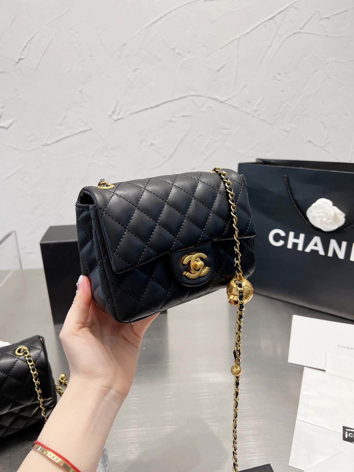 $60-LDN-354 CHA gallery