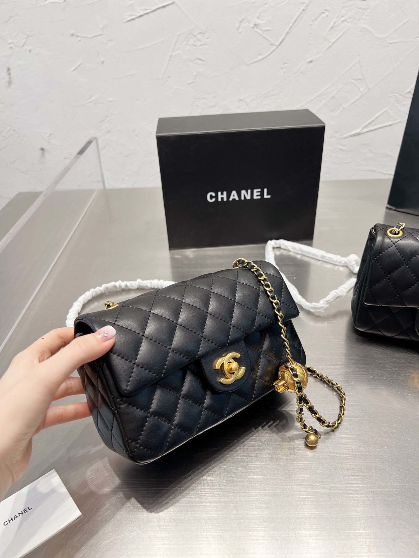 $60-LDN-354 CHA gallery