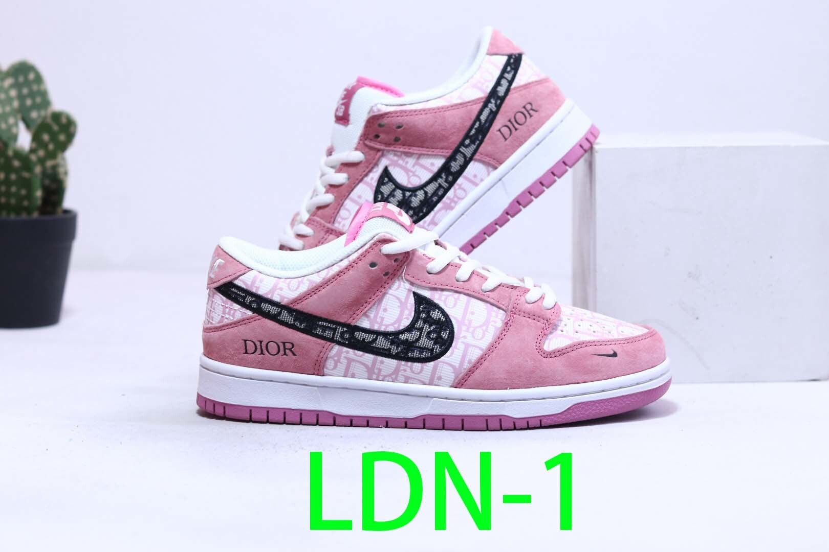 $60-LDN-77 NK gallery